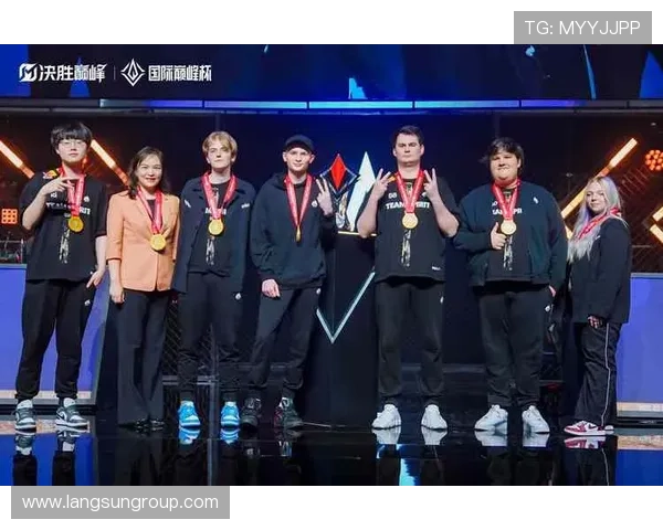 《全球电竞赛季开启 新兴战队崛起与传统强队迎战精彩纷呈》