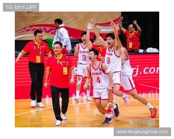 中国男篮迎战澳大利亚队备战世界杯全力冲击八强目标选手状态火热