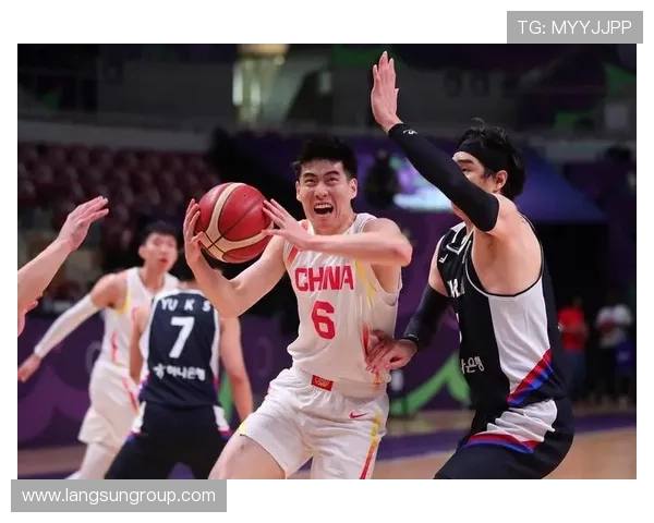 中国男篮战胜韩国晋级亚洲杯四强 力克强敌展现团队实力