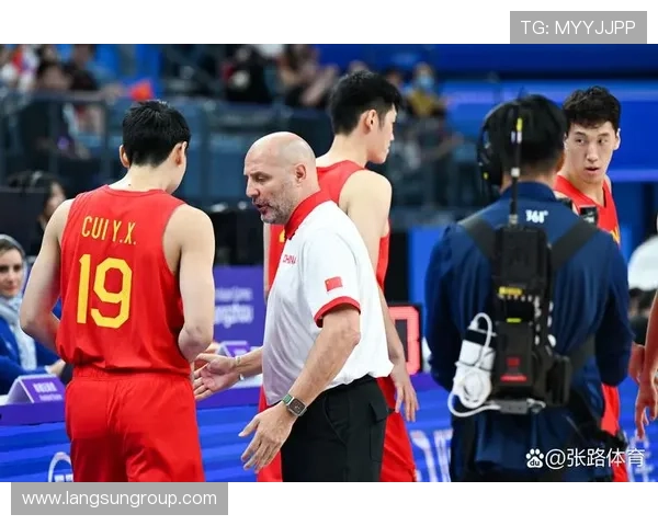 中国男篮备战世界杯全力冲刺 球员伤病调整与战术磨合成焦点 中国男篮备战世界杯全力冲刺 球员伤病调整与战术磨合成焦点