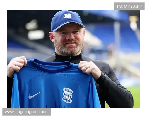 伯明翰俱乐部全力备战新赛季球队引援进展与战术调整成焦点