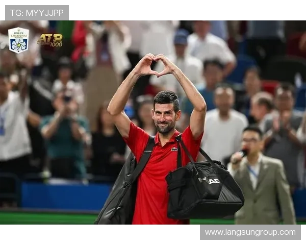 德约科维奇强势回归上海大师赛再演巅峰对决掀起网球热潮 德约科维奇强势回归上海大师赛再演巅峰对决掀起网球热潮