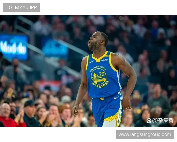 NBA季后赛：勇士连胜3场晋级，库里砍下30分温克斯32+12主场大胜