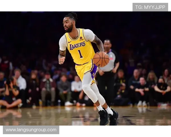 NBA东部榜首大战：湖人逆袭击败雄鹿