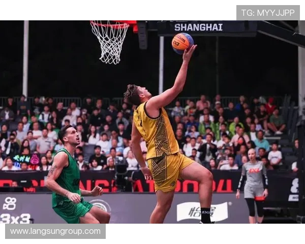 中国男篮逆袭战胜澳大利亚队 获得世界杯第三名历史性突破 中国男篮逆袭战胜澳大利亚队 获得世界杯第三名历史性突破