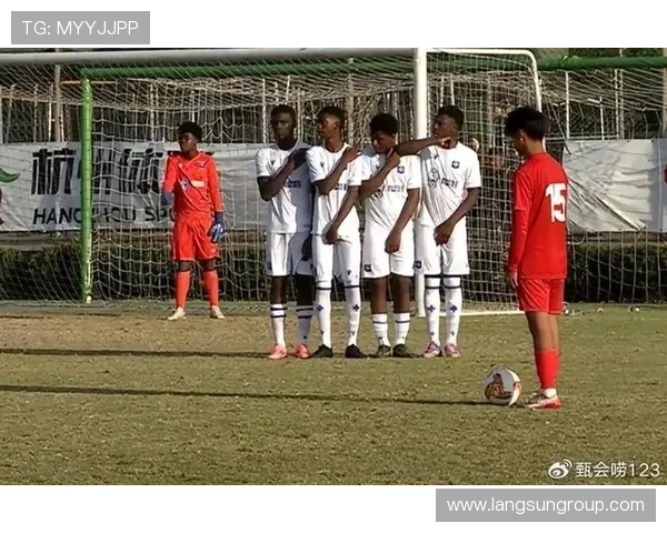 国足新星闪耀国际赛场展现青春力量助力球队强势挺进世界杯预选赛 国足新星闪耀国际赛场展现青春力量助力球队强势挺进世界杯预选赛