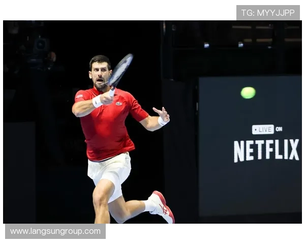 网球赛季迎来高潮 大满贯赛事激战正酣 选手们争夺世界排名与荣誉