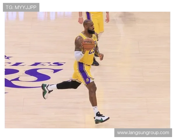 詹姆斯追平科比历史得分纪录 湖人逆转战胜勇士迎来三连胜