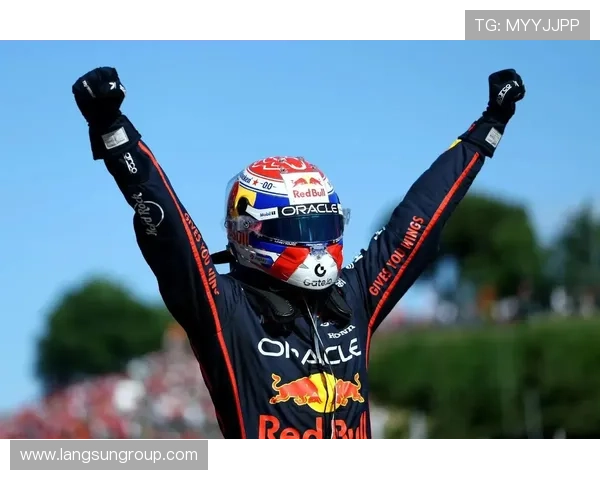 F1赛季最新动向:维斯塔潘再次夺冠,红牛展现强大统治力 F1赛季最新动向:维斯塔潘再次夺冠,红牛展现强大统治力