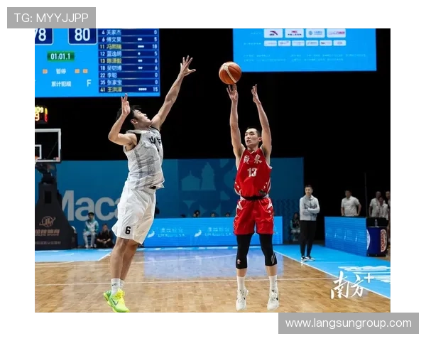 中国男篮再创辉煌 轻松击败对手晋级世界杯八强